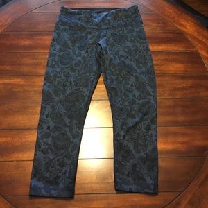 Lululemon Wunder Under Navy/Black Paisley Crops